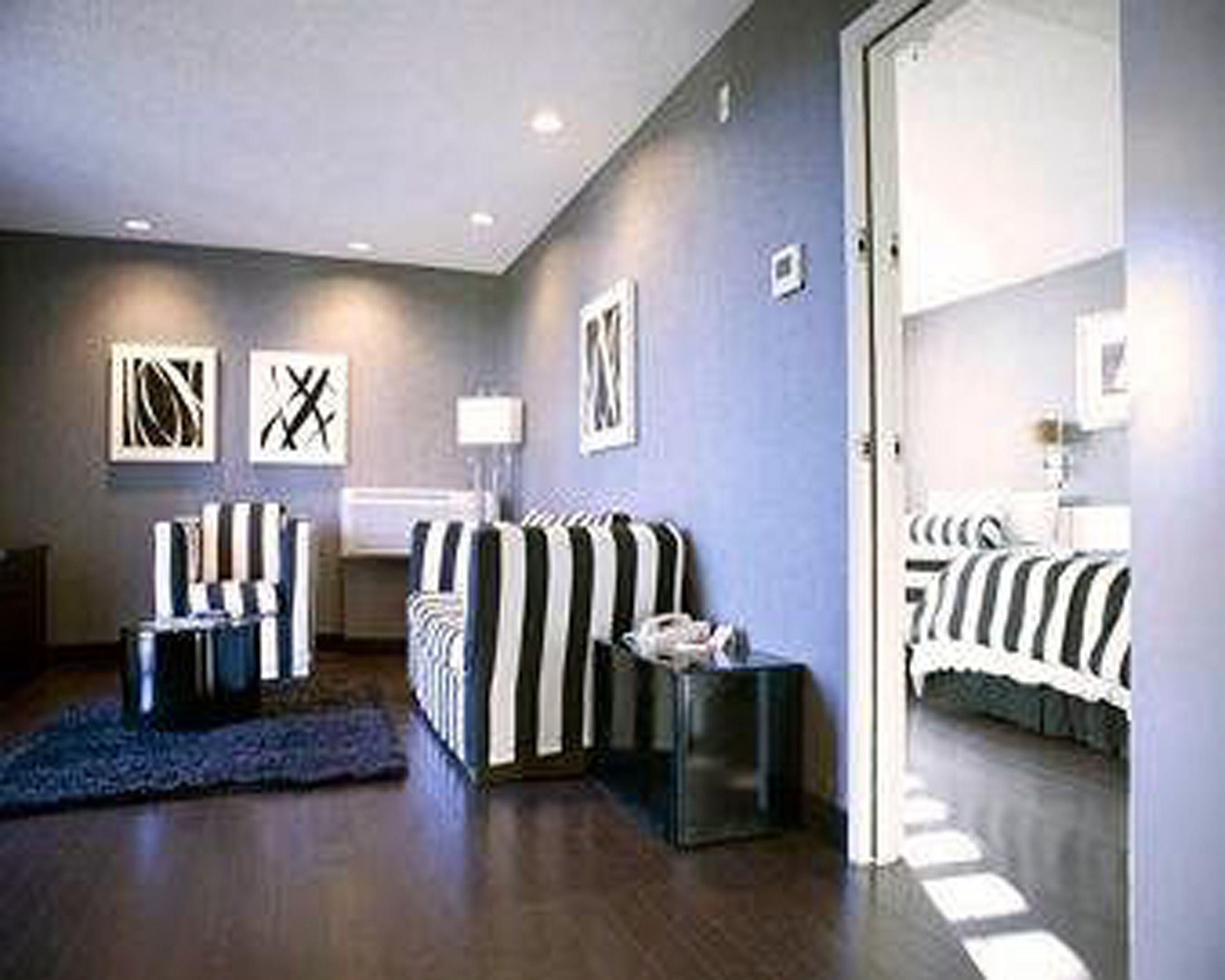Ramada Plaza By Wyndham West Hollywood Hotel & Suites — Photos 2